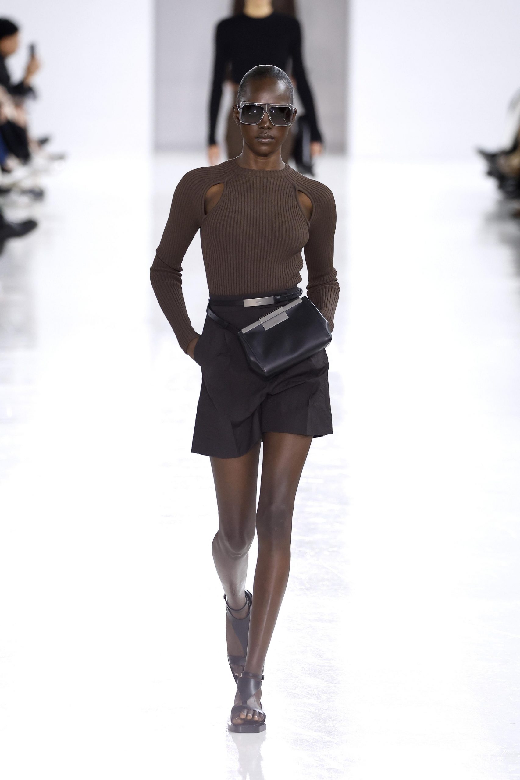 Миниатюрные сумки возвращаются