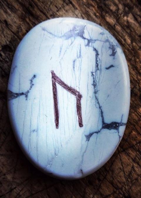 Расклад на рунах на октябрь 2025 года