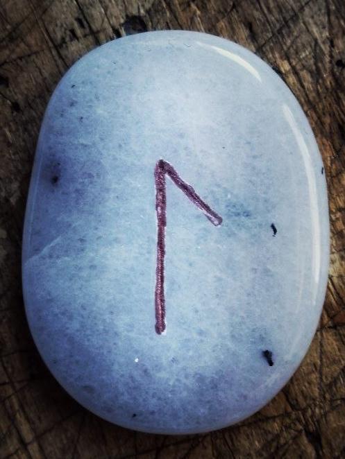 Расклад на рунах на октябрь 2025 года