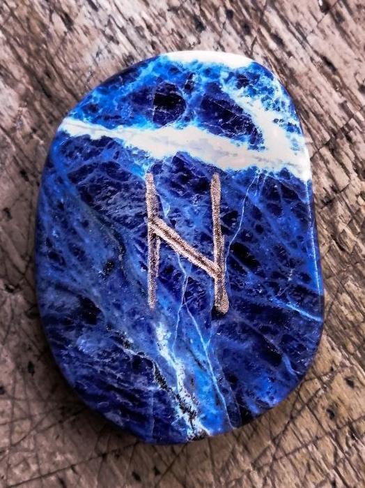 Расклад на рунах на октябрь 2025 года