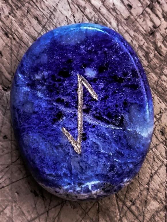 Расклад на рунах на октябрь 2025 года