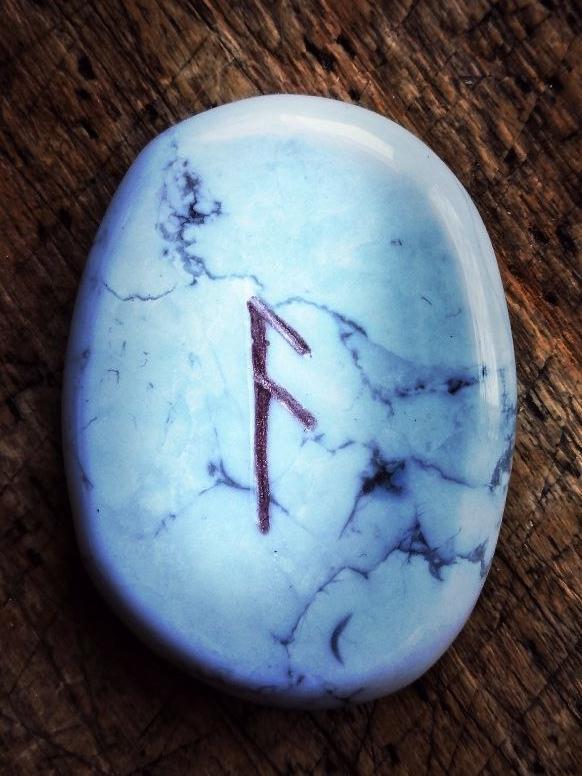 Расклад на рунах на октябрь 2025 года