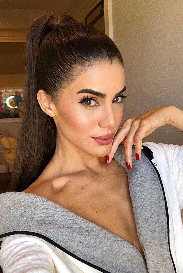 15 красивых, но не скучных причесок на осень 2025 года