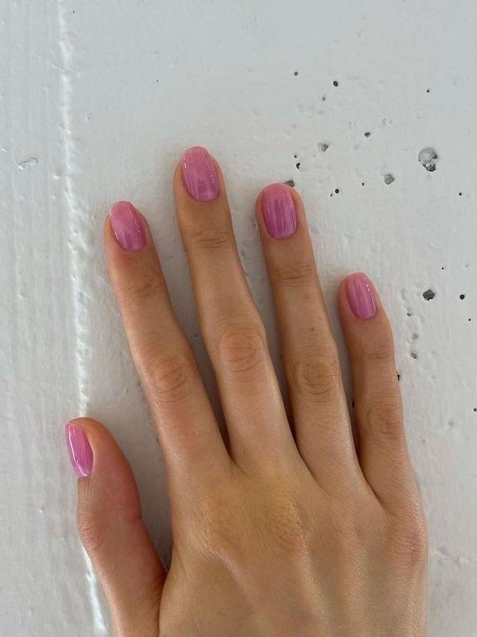 5 холодных оттенков лака для ногтей, которые визуально удлиняют пальцы