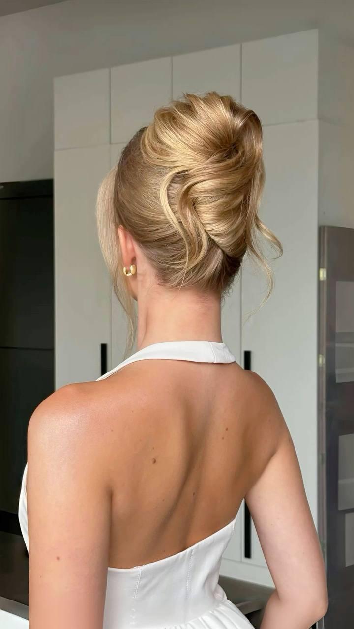 15 красивых, но не скучных причесок на осень 2025 года