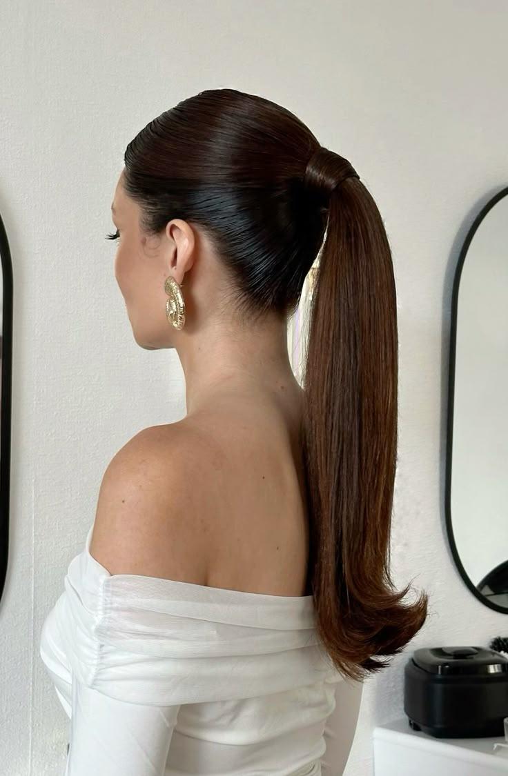 15 красивых, но не скучных причесок на осень 2025 года