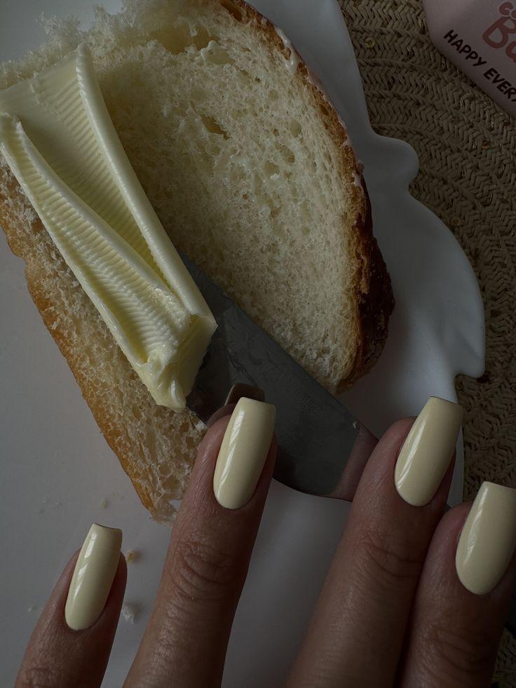 20 самых модных идей маникюра на зиму 2025–2026 года