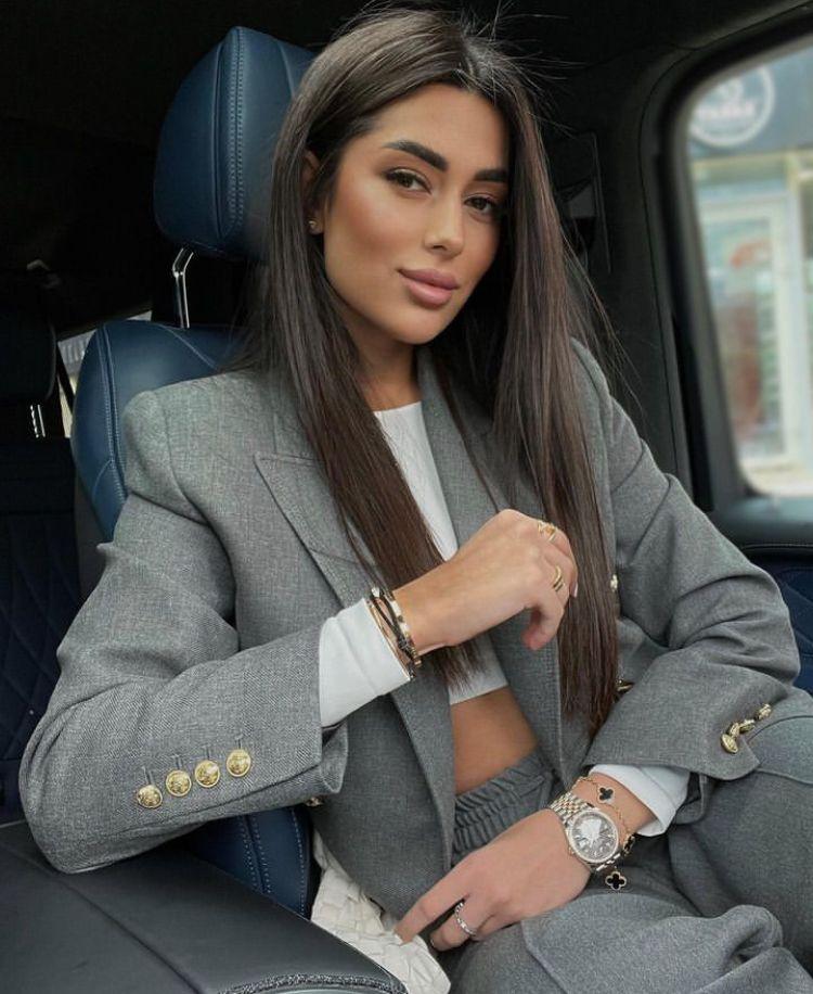 15 красивых, но не скучных причесок на осень 2025 года