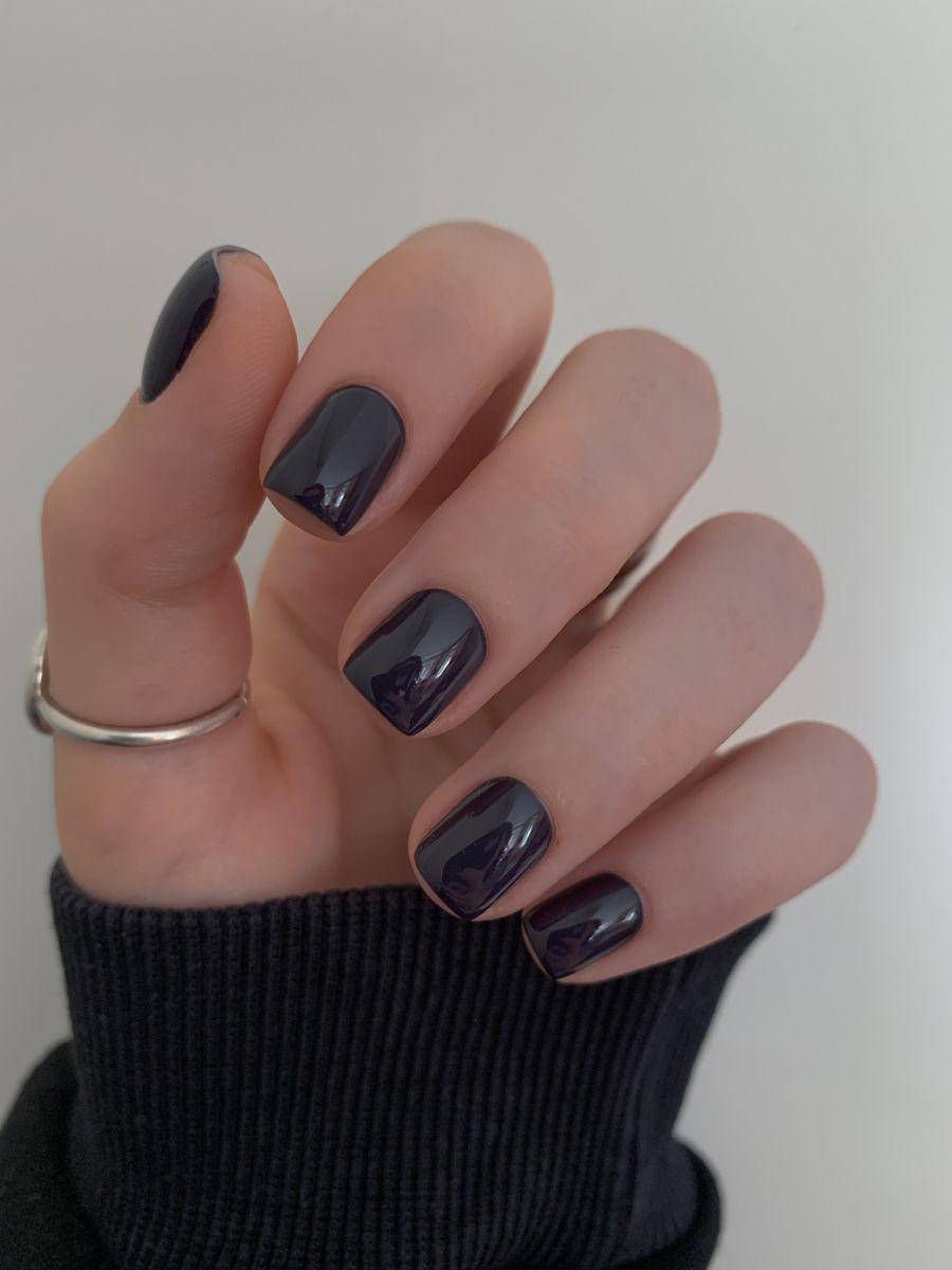 20 самых модных идей маникюра на зиму 2025–2026 года