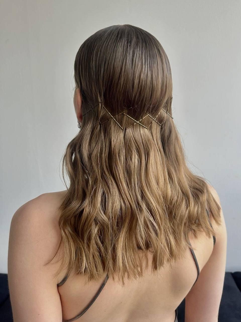 15 красивых, но не скучных причесок на осень 2025 года