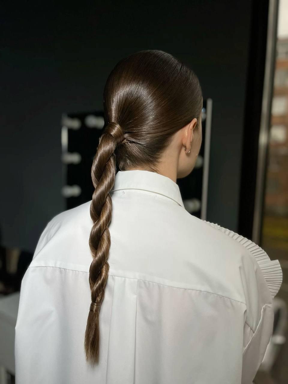 15 красивых, но не скучных причесок на осень 2025 года