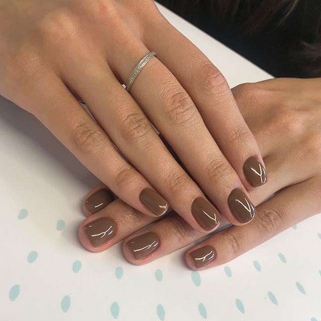 20 самых модных идей маникюра на зиму 2025–2026 года