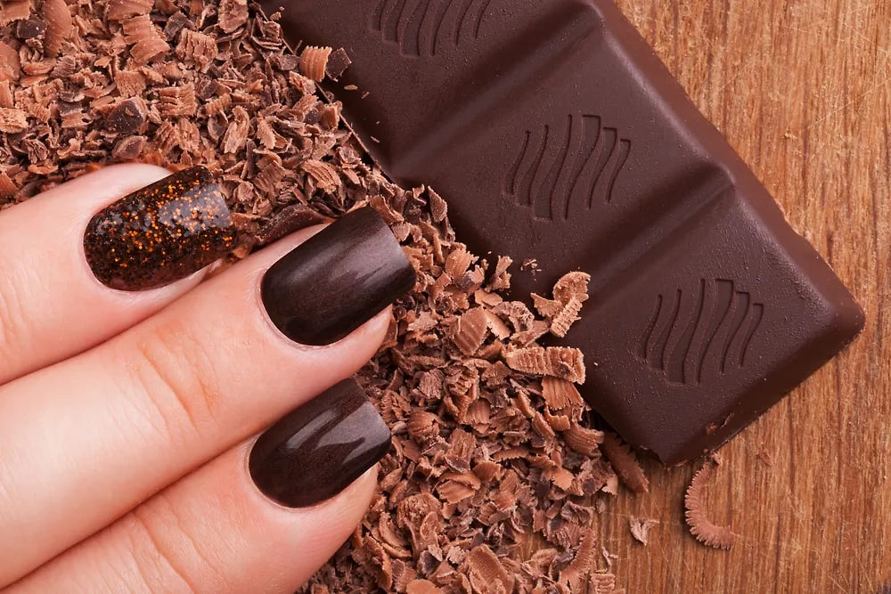 5 цветов маникюра в октябре 2025, которые притянут деньги как магнит