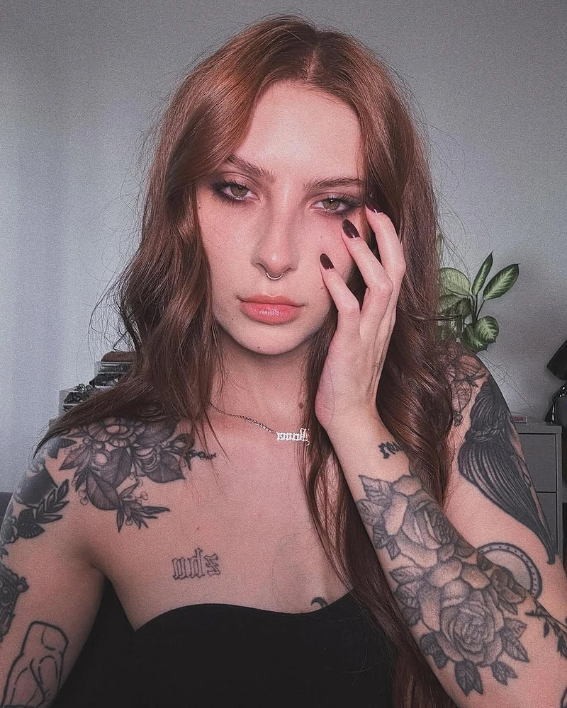 Макияж «уставшей девушки»