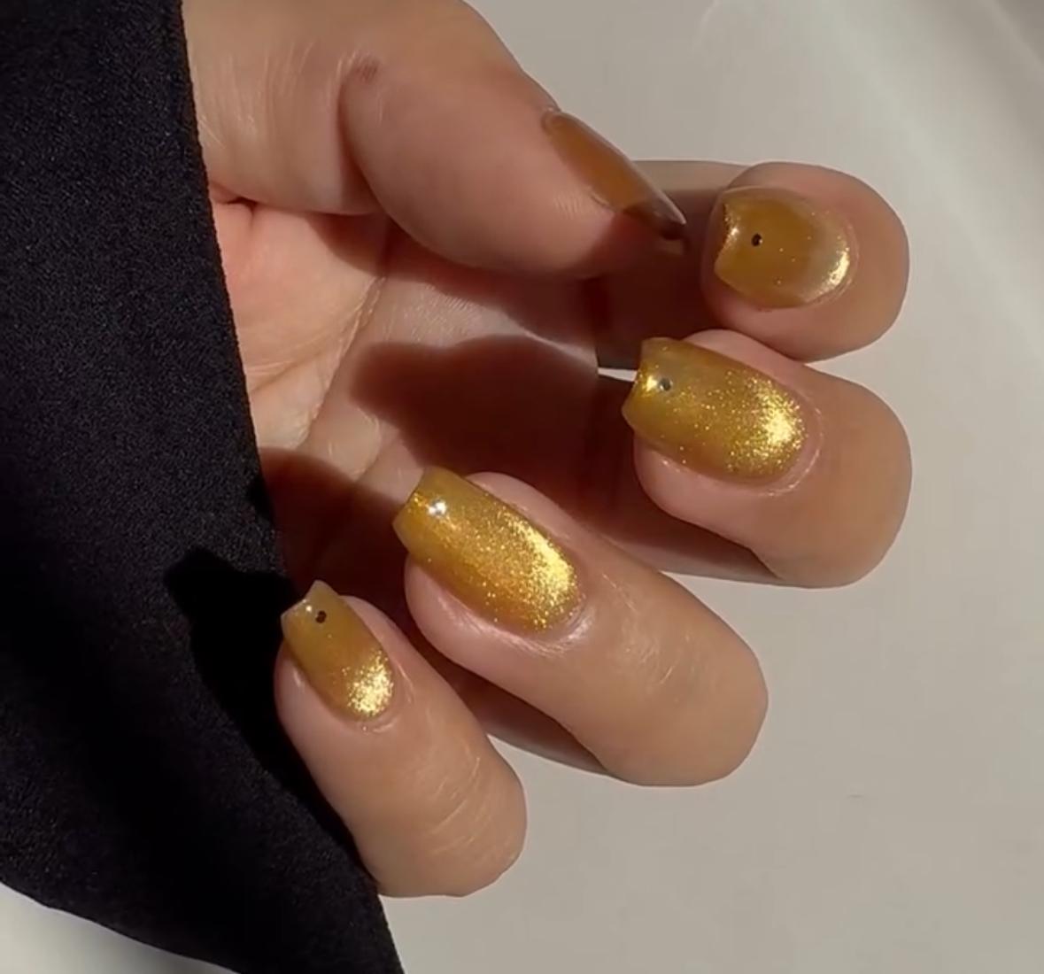 Денежный маникюр на декабрь 2025