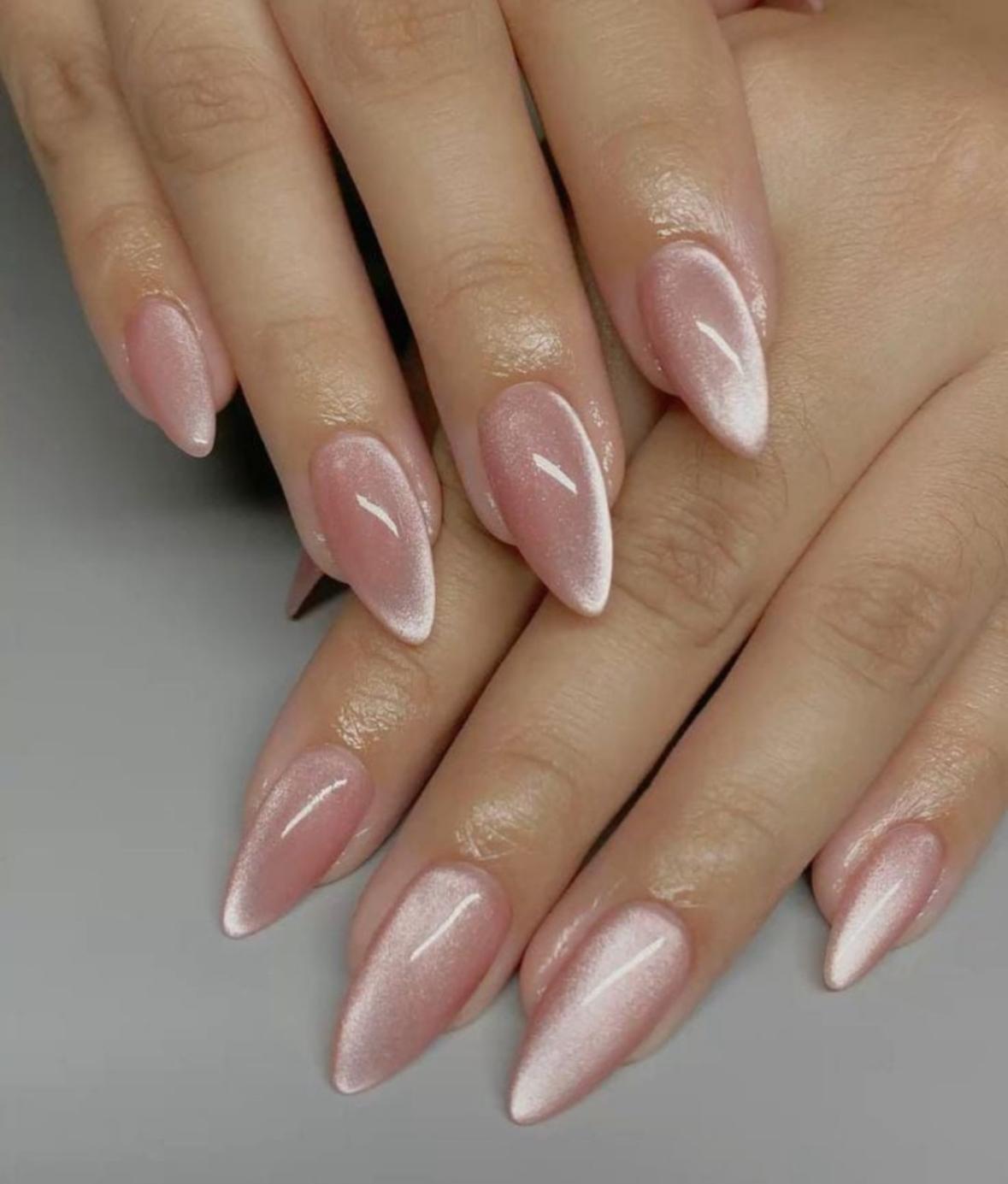 10 самых трендовых оттенков маникюра на зиму 2025-2026