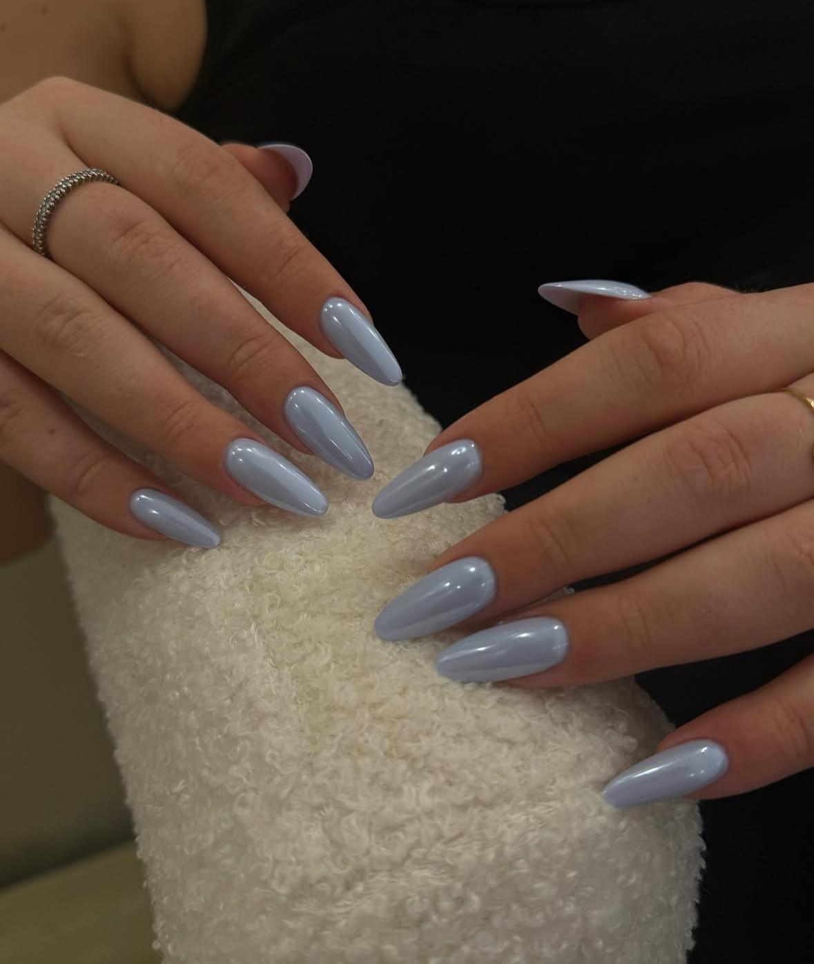 10 самых трендовых оттенков маникюра на зиму 2025-2026