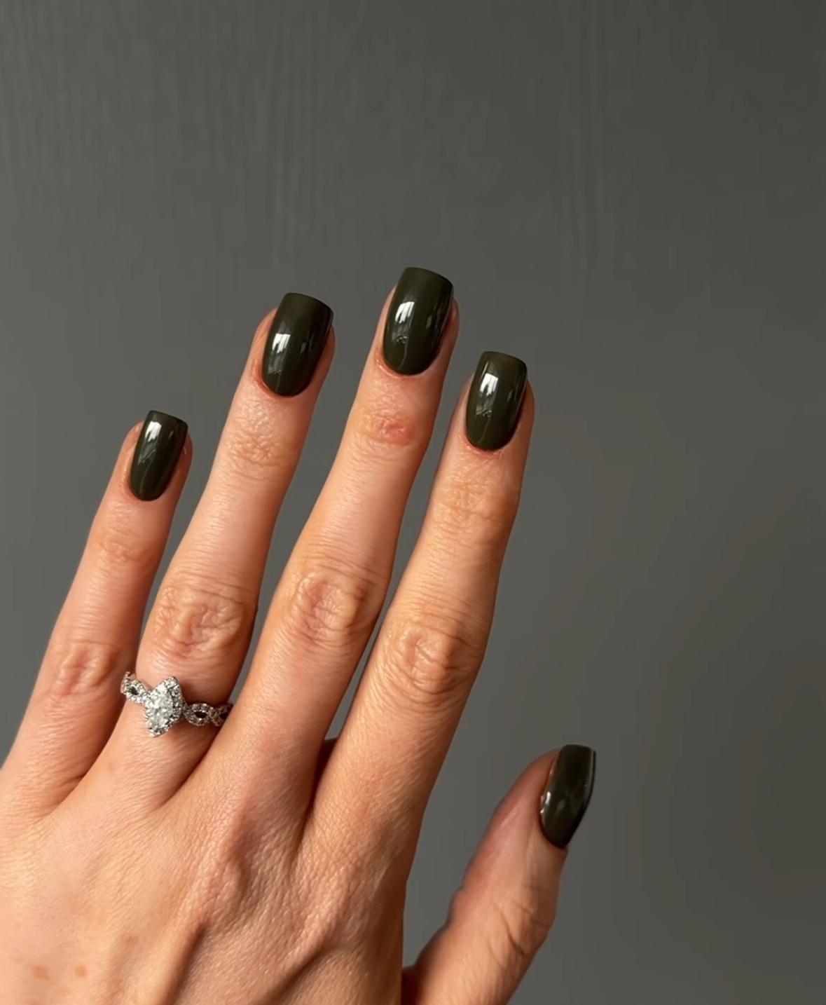 10 самых трендовых оттенков маникюра на зиму 2025-2026