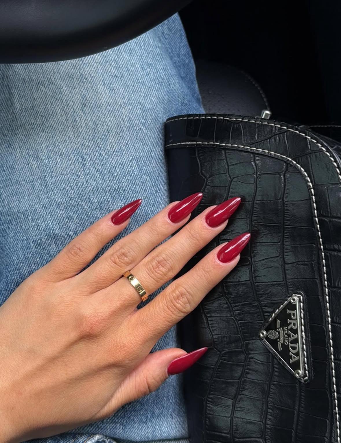 10 самых трендовых оттенков маникюра на зиму 2025-2026