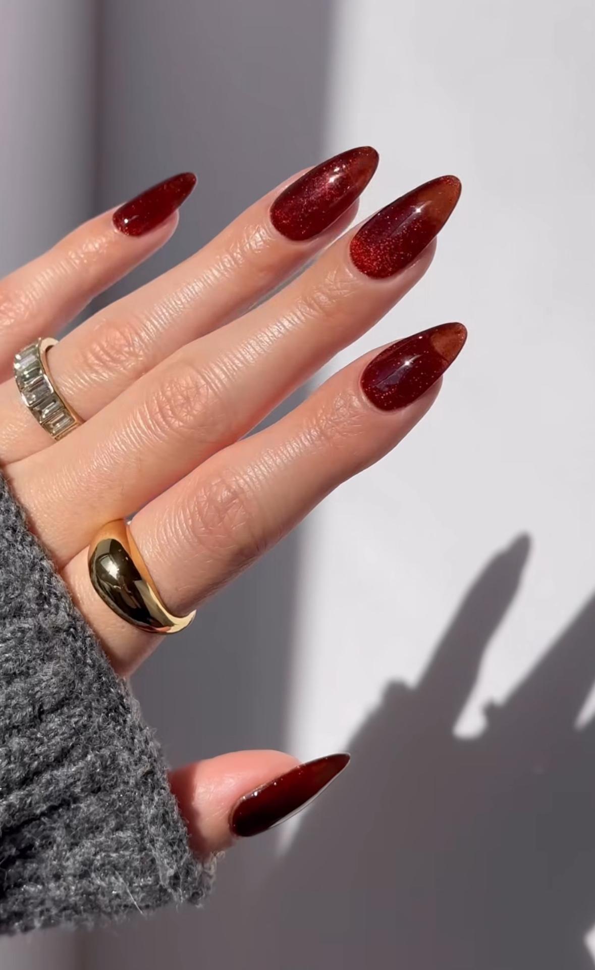 какой маникюр принесёт доход и процветание каждому знаку зодиака в декабре 2025 года.