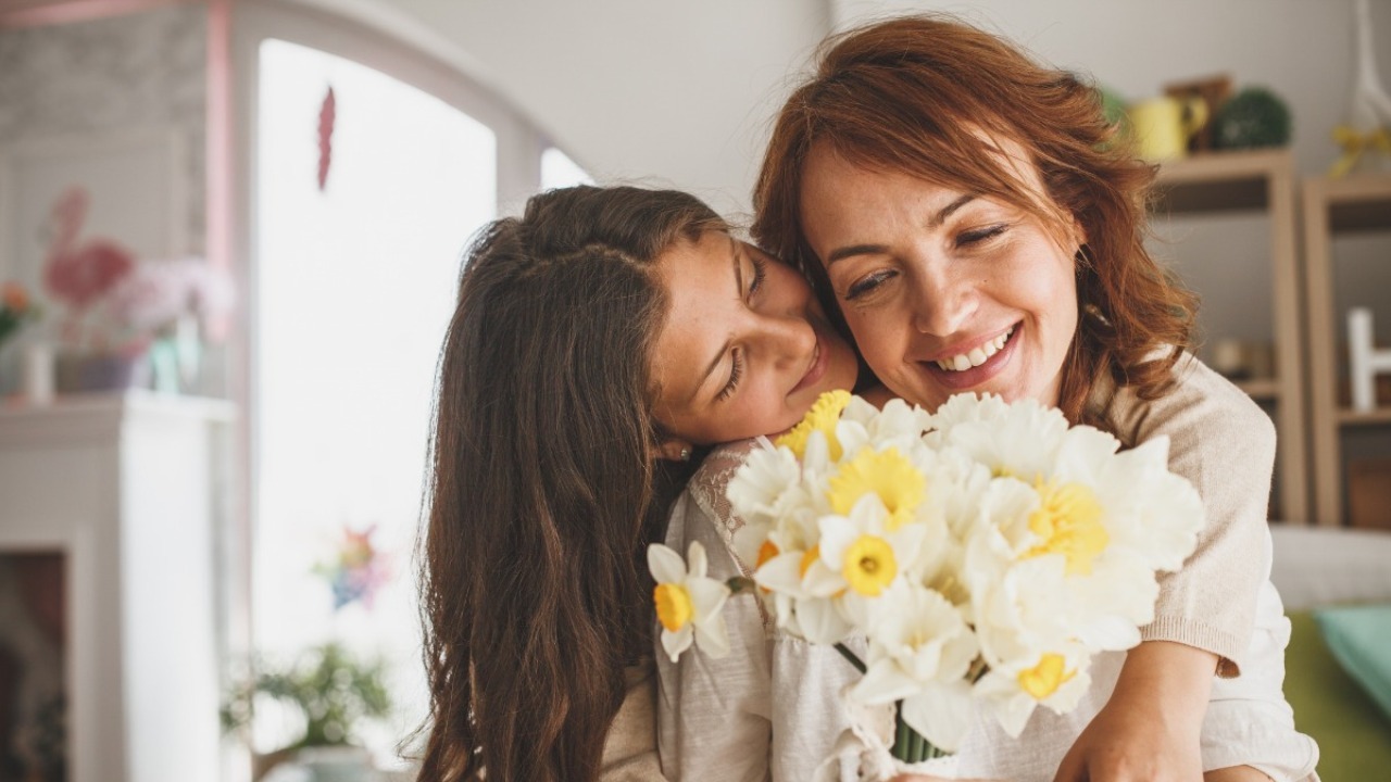 12 идей подарков на День матери 2025