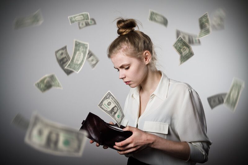 некоторые даты несут в себе особую энергетику, которая может создавать преграды на пути к денежному благополучию