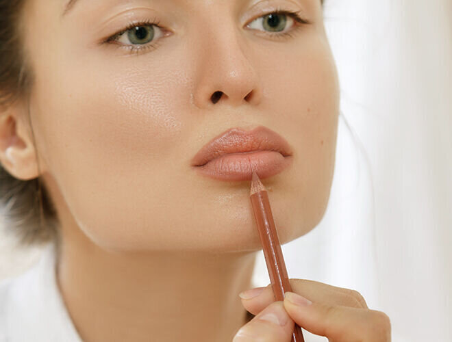 как повторить главный трюк 90-х в макияже губ