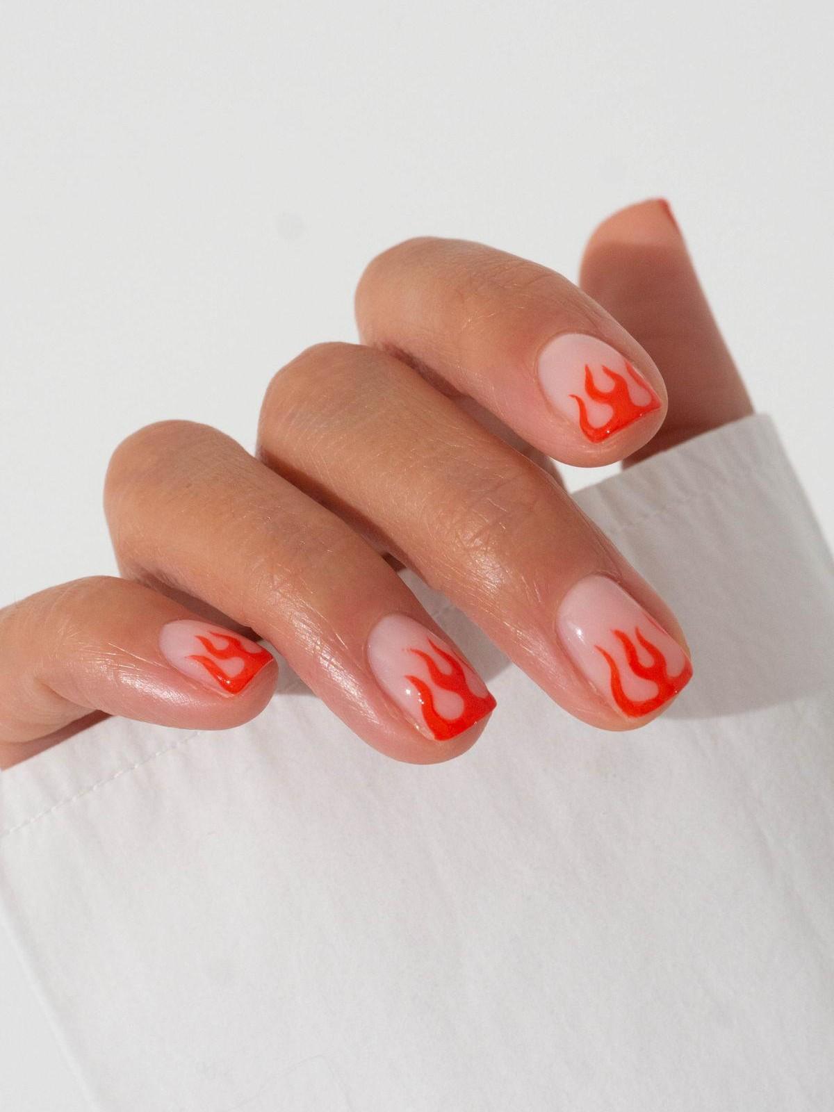 Как выглядит "пламенный" маникюр