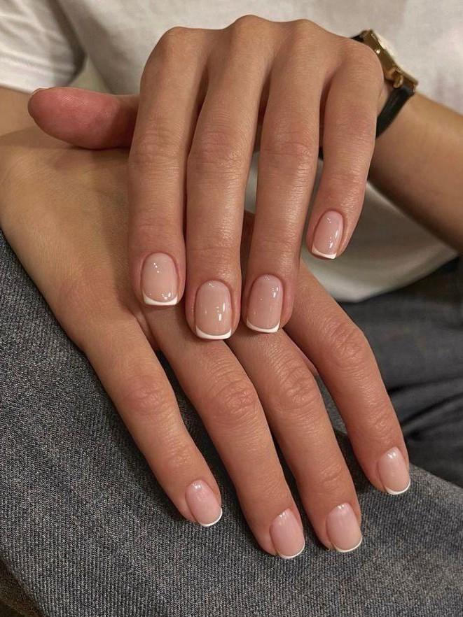 Топ-10 идей новогоднего маникюра 2026