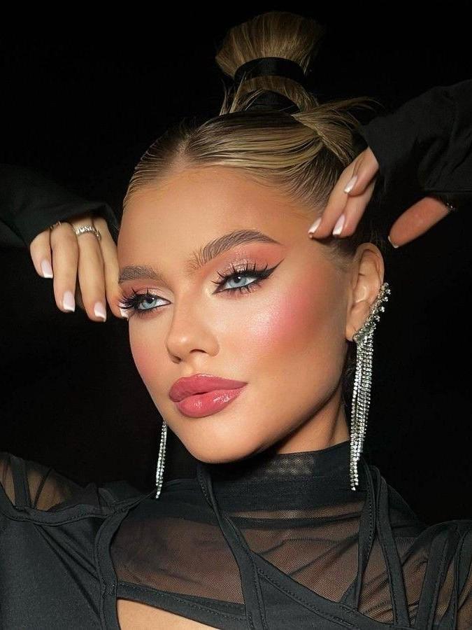 7 идей для макияжа с графичными стрелками