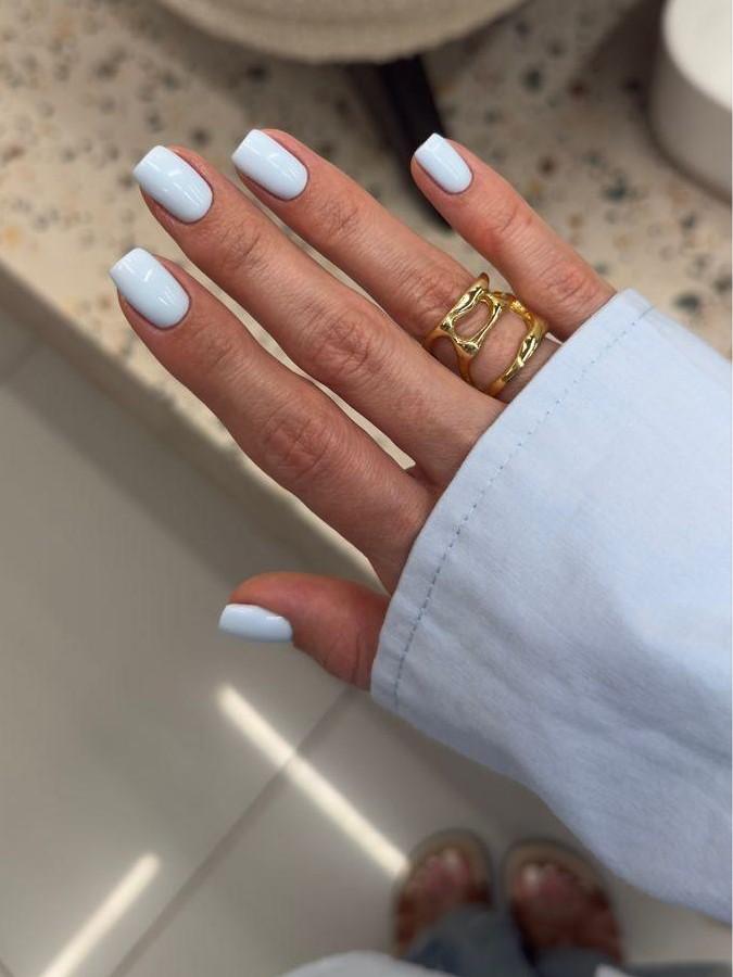 Топ-10 идей новогоднего маникюра 2026