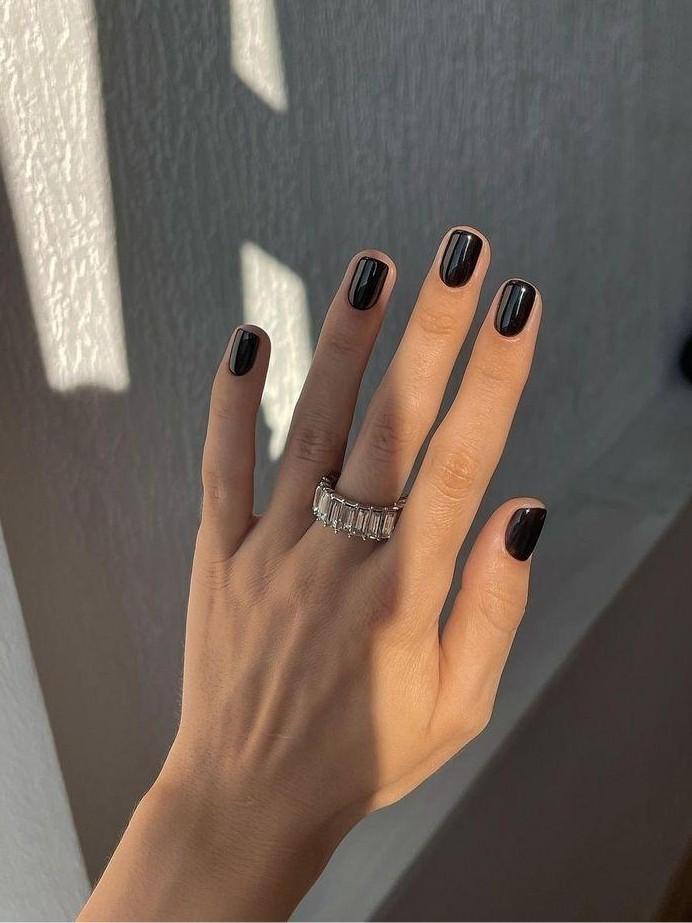 Топ-10 идей новогоднего маникюра 2026