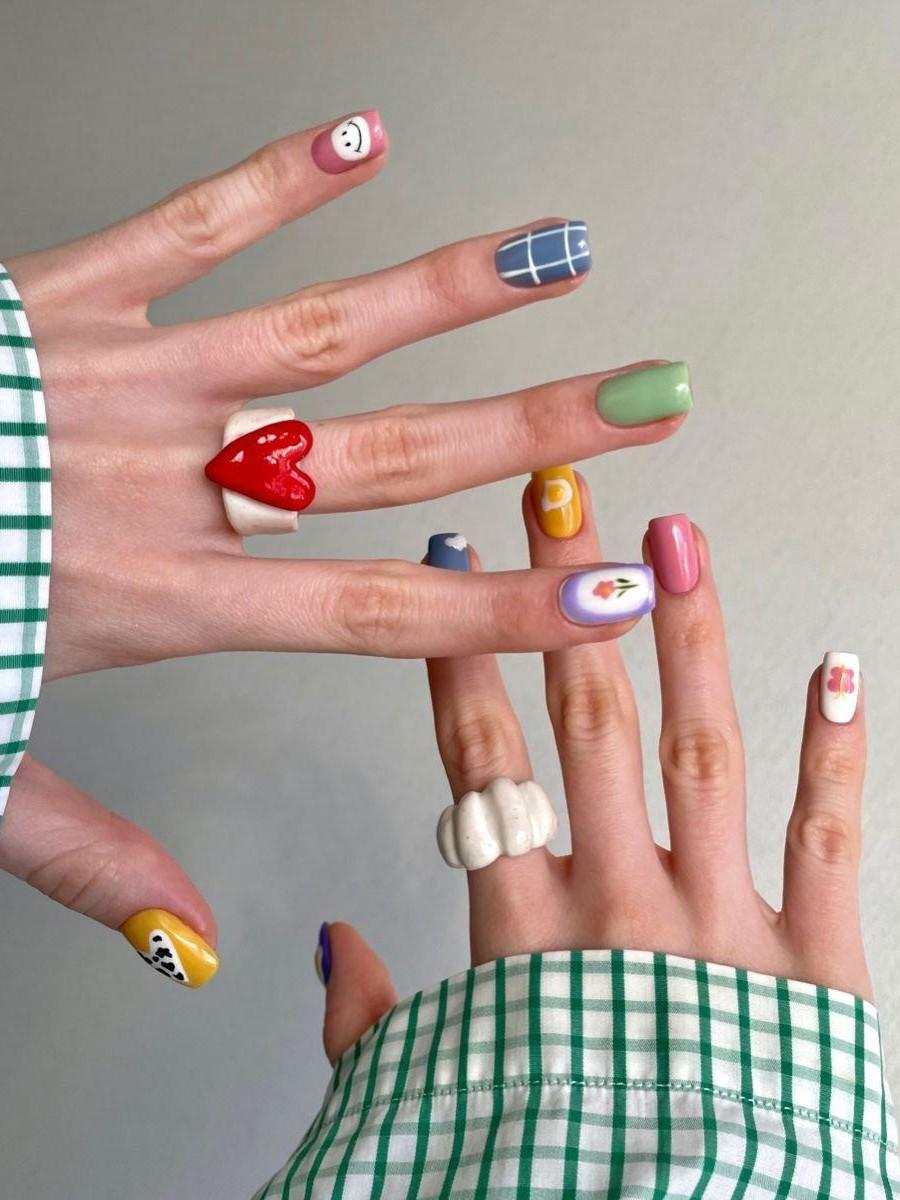 Топ-10 идей новогоднего маникюра 2026