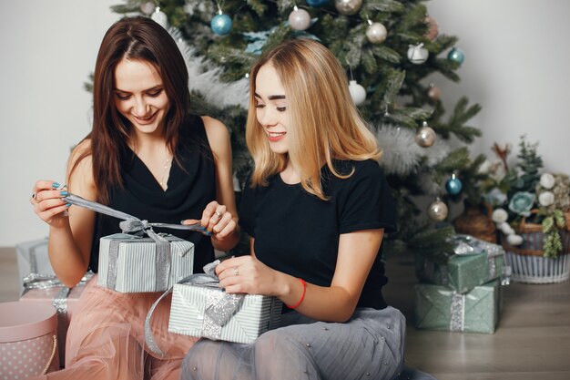 20 подарков для подруги на Новый год