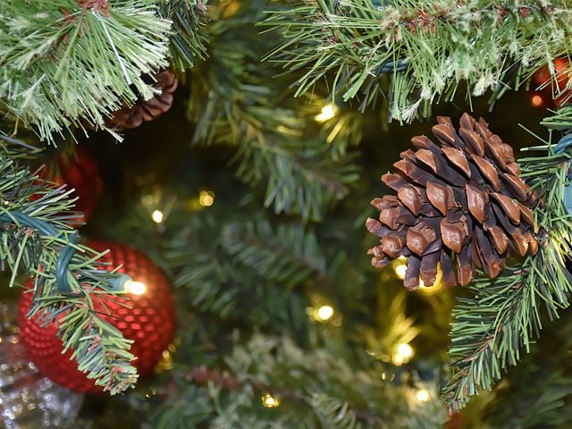 что повесить на елку вместо надоевшей мишуры