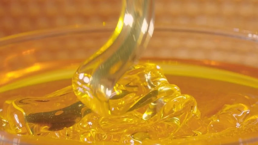 как выявить подделку с помощью стакана воды