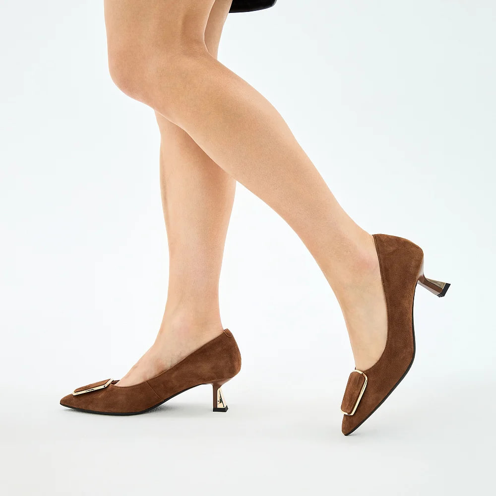 7 стильных пар туфель для встречи Нового года 2026