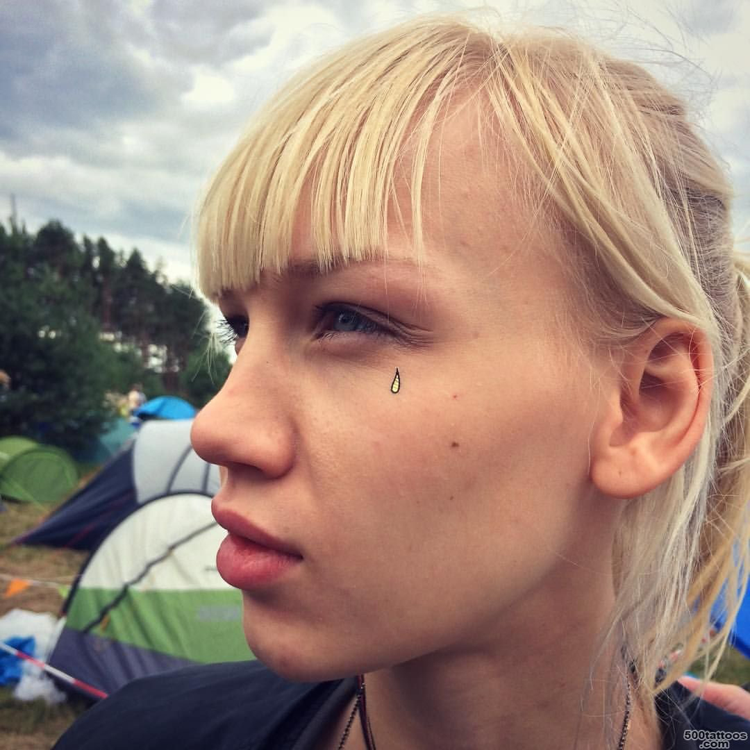 Если увидите человека с такими татуировками