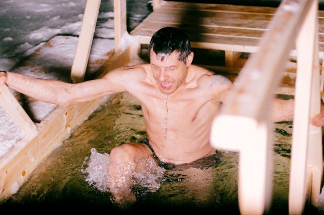 все, что нужно знать о купании в проруби на Крещение