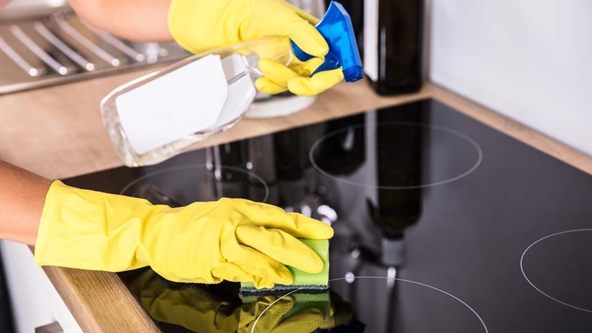 Чем отмыть застарелый жир с газовой, электрической или стеклокерамической плиты