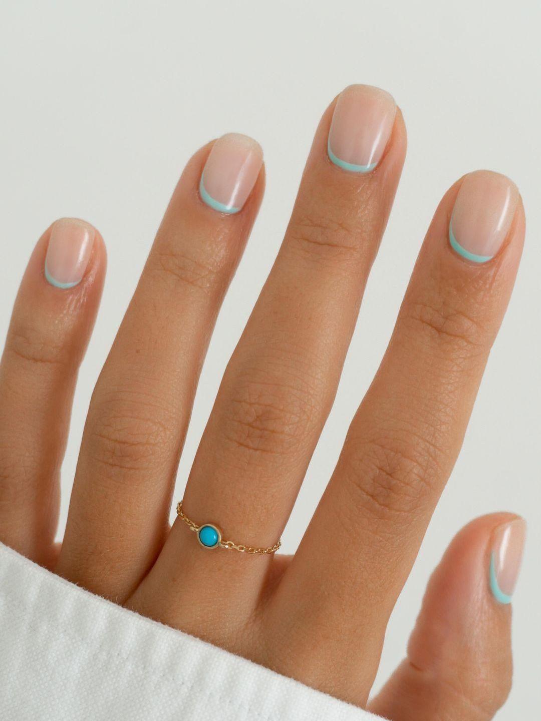 Денежный маникюр на март 2026