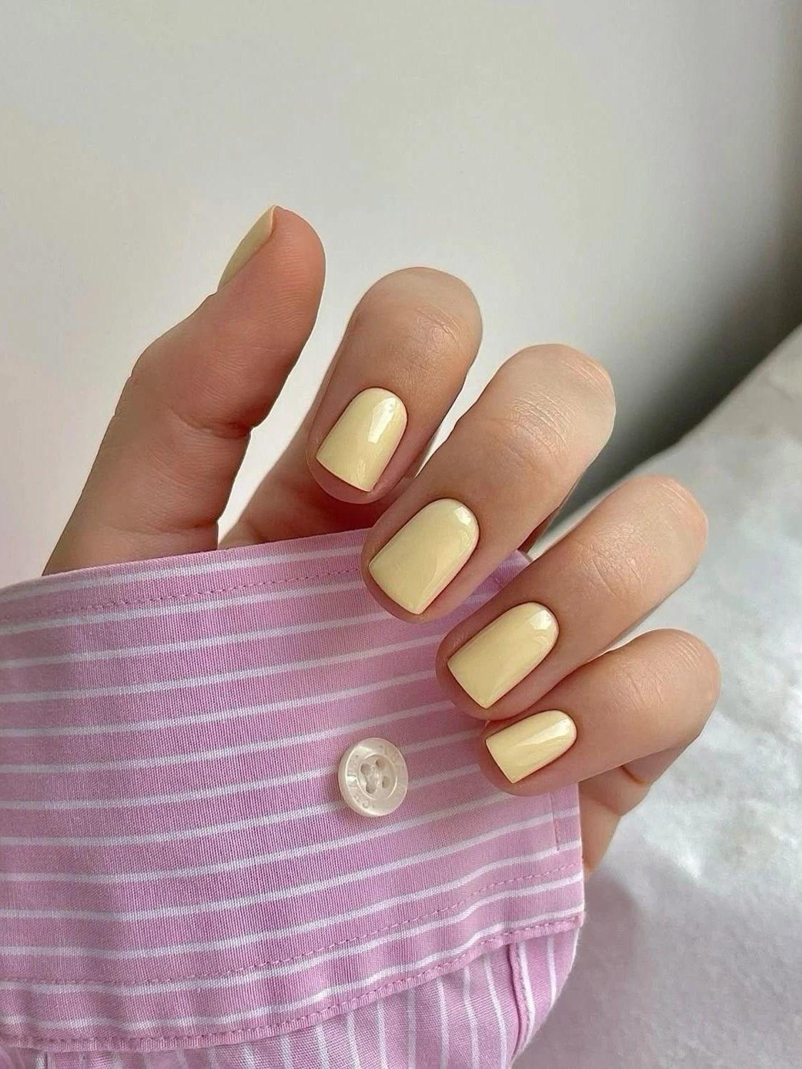 Денежный маникюр на март 2026