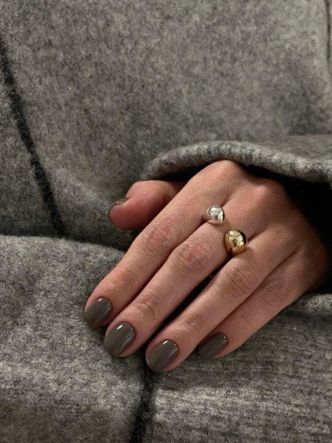 Денежный маникюр на март 2026