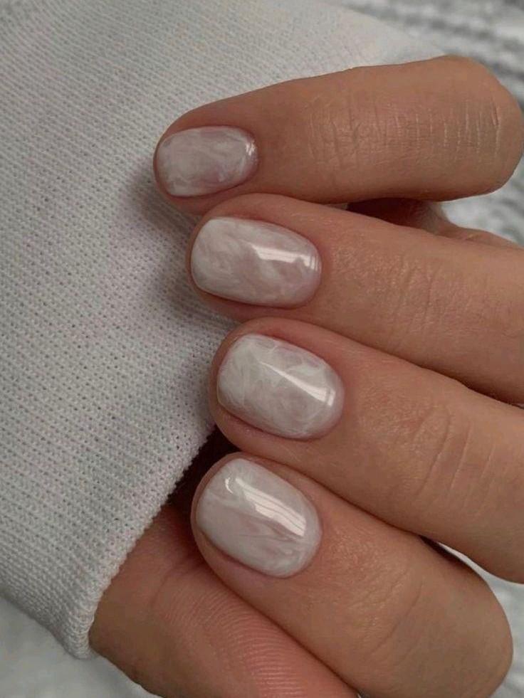 Денежный маникюр на март 2026