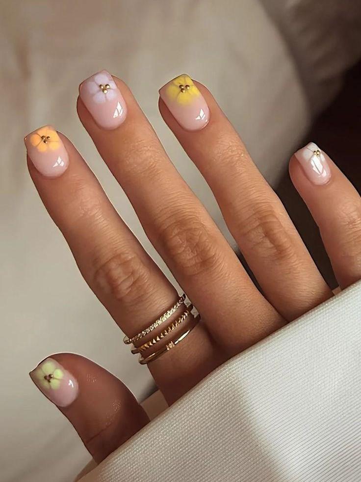 Денежный маникюр на март 2026