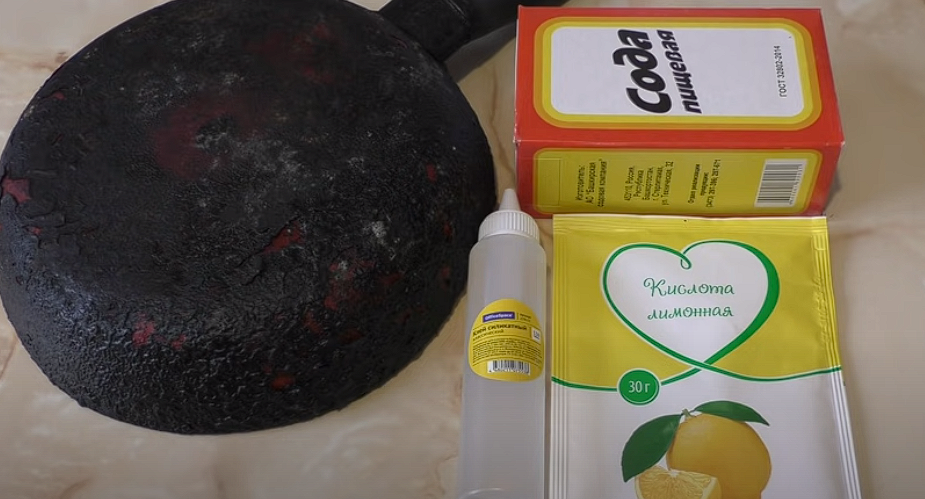 Только этим дедовским средством удалось отмыть старую чугунную сковородку