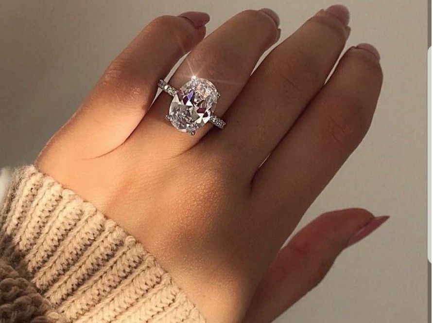 кольца на этих пальцах привлекают деньги