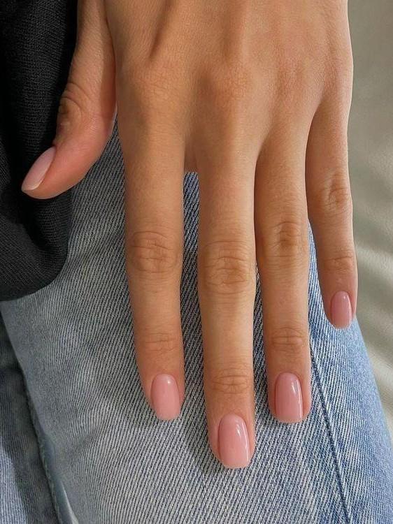 Маникюр baby nails без яркого дизайна