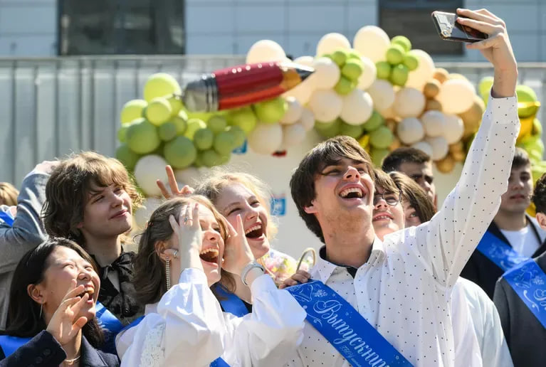 Поздравления на выпускной 2026