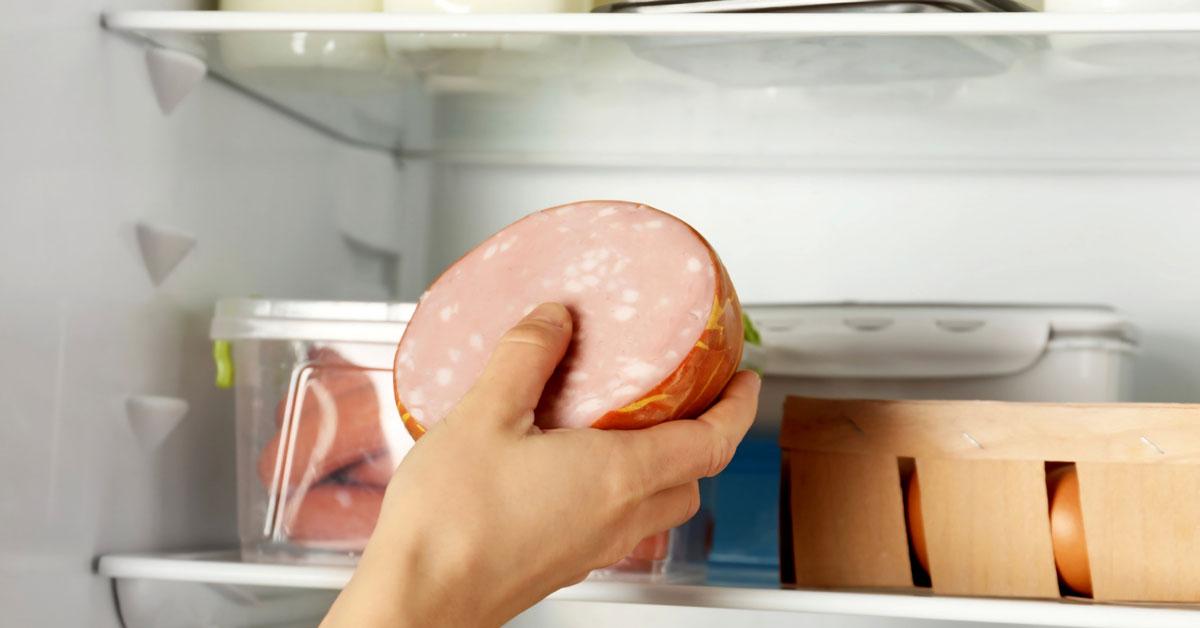 Какие продукты не стоит хранить в морозильной камере